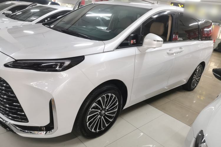 Used Buick GL8 New Energy 2025 Lu Shang Luxury Edition 7-Seater
