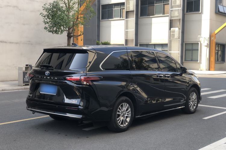 Used Toyota Sienna 2023 2.5L Hybrid Luxury Edition
