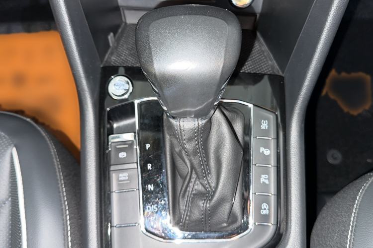 Used Volkswagen Tiguan L 2020 330TSI Automatic Two-Wheel Drive R-Line Flagship Version China VI Standard
