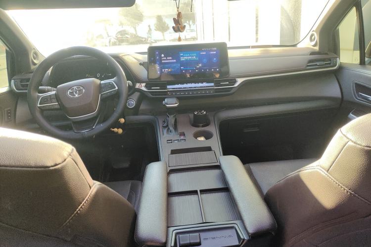 Used Toyota Sienna 2021 2.5L Hybrid Platinum Edition