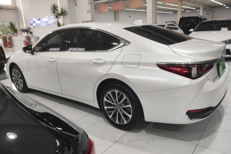 Used Lexus ES 2023 200 Excellence Edition
