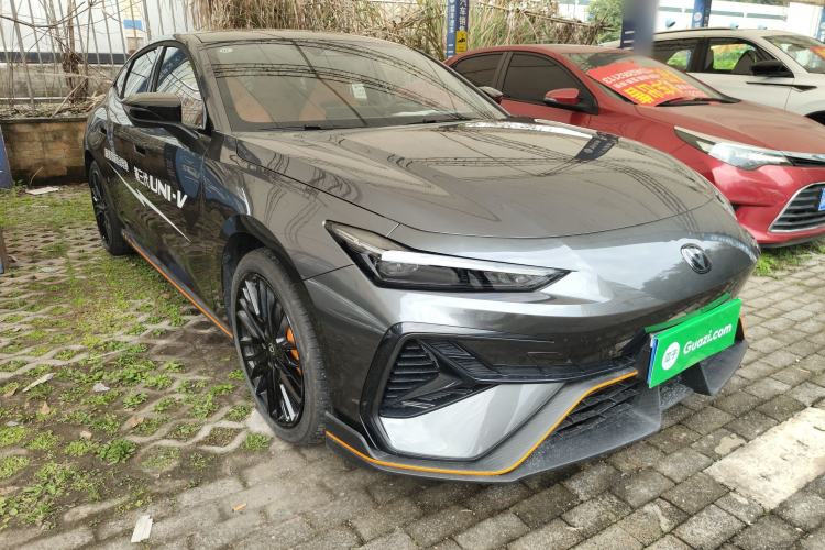 Used Changan UNI-V 2025 Model Third-Generation 2.0T Dynamic Edition