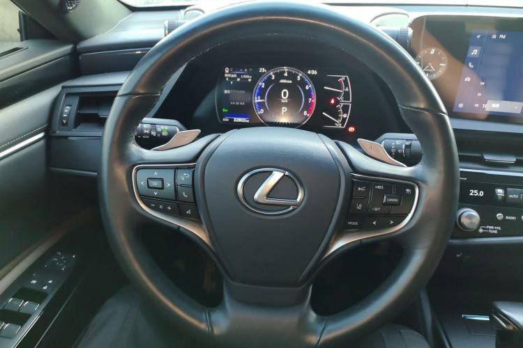 Used Lexus ES 2023 200 Excellence Edition
