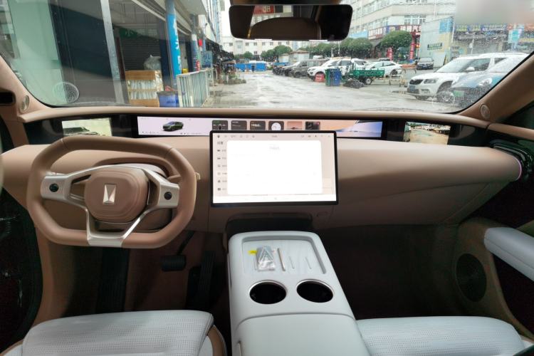 Used  07 2024 Ultra Range-Extended Four-Wheel Drive