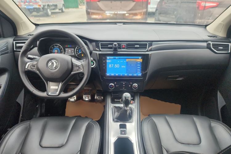 Used Dongfeng Fengon 580 2016 1.5T Manual Luxury Version
