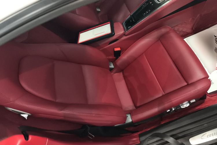 Used Porsche 718 2022 Cayman 2.0T
