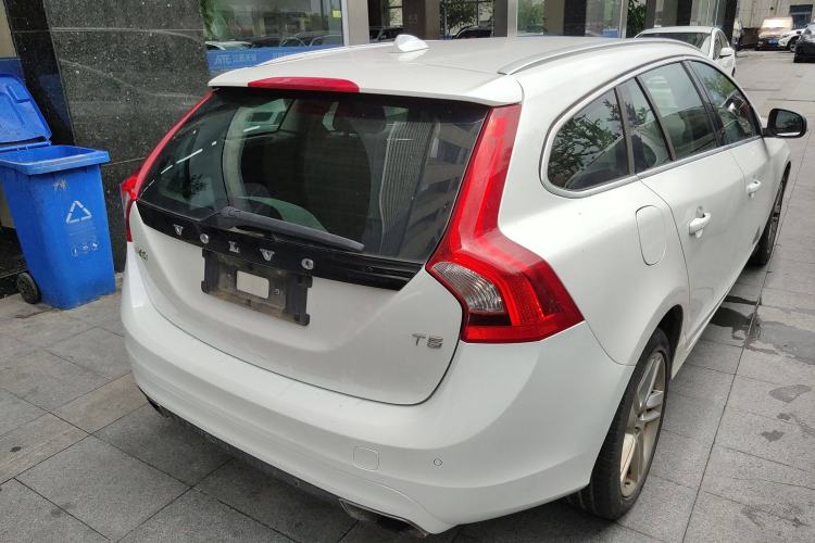 Used Volvo V60 2015 T5 Zhiya Edition
