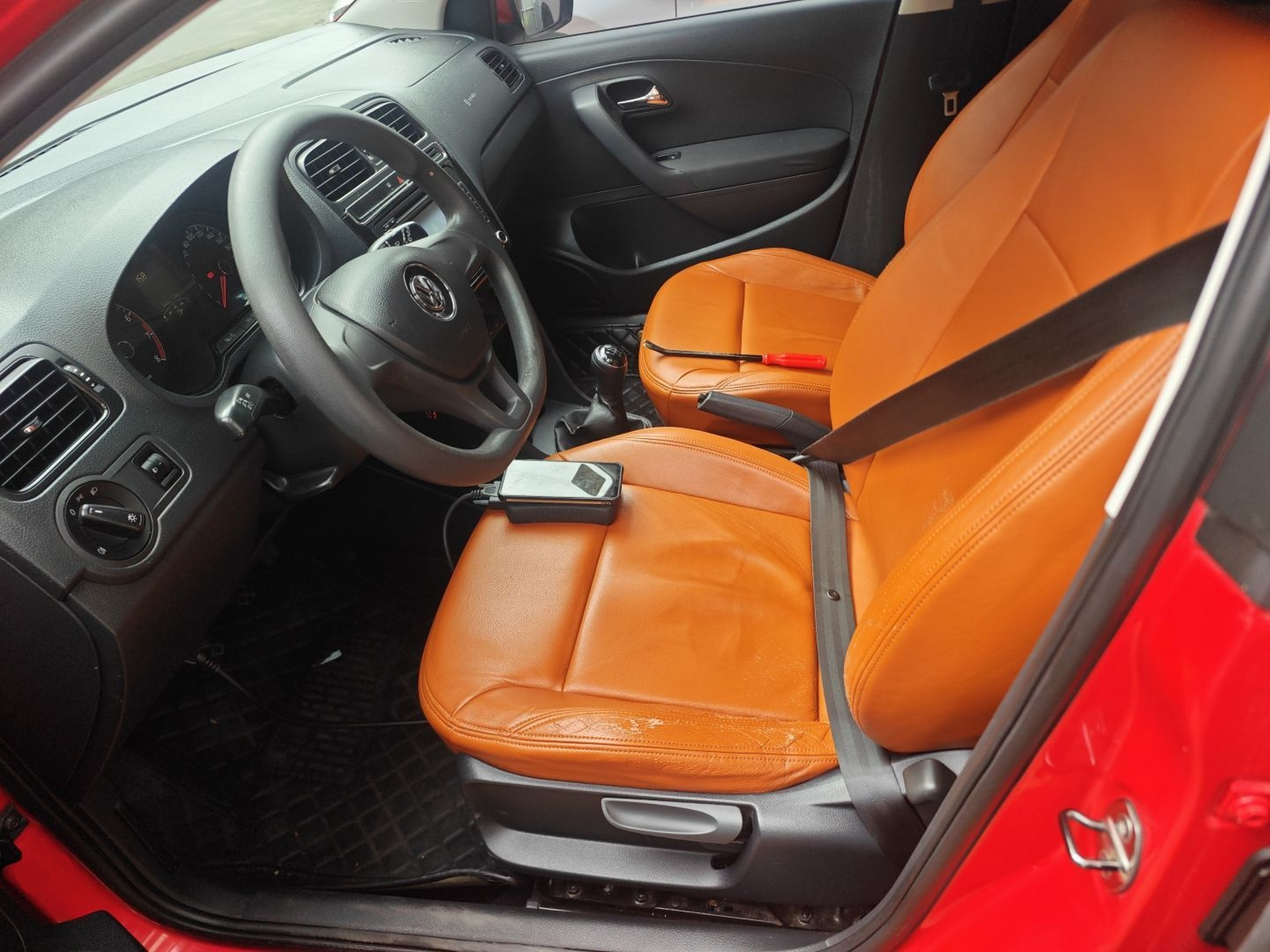 Переднее сиденье в автомобиле