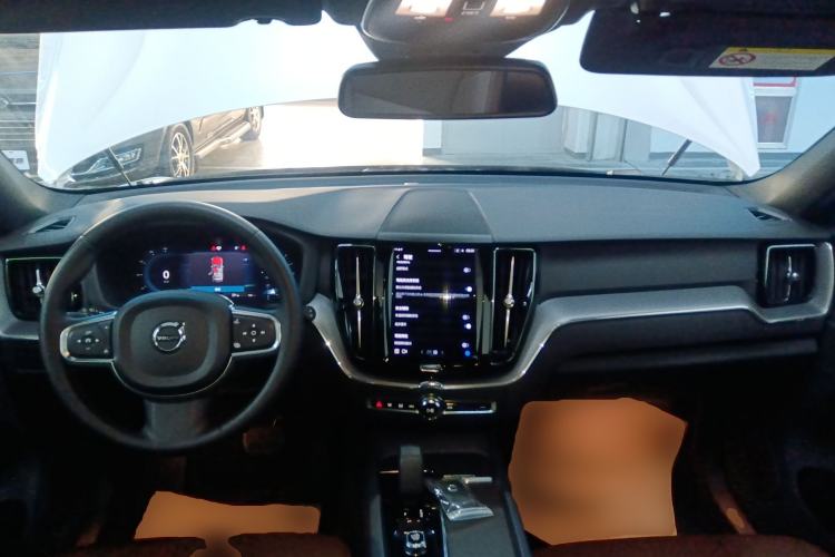 Used Volvo XC60 2023 B5 4x4 Smart Luxury Edition
