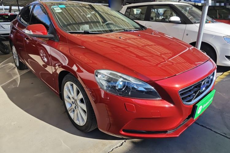 Used Volvo V40 2015 1.6T Zhiyi Edition