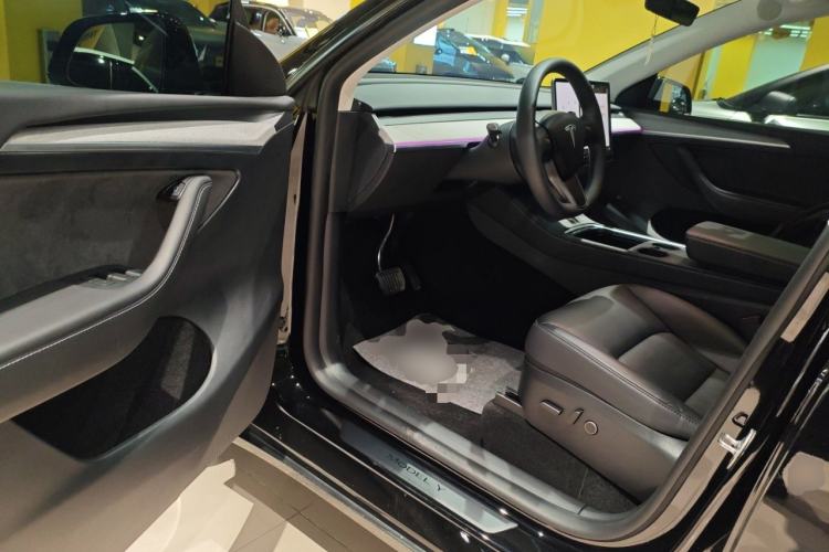 Used Tesla Model Y 2023 Rear-Wheel-Drive Version
