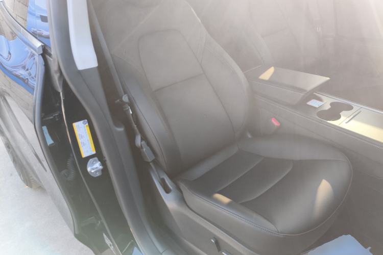 Used Tesla Model Y 2023 Long-Range All-Wheel-Drive Version
