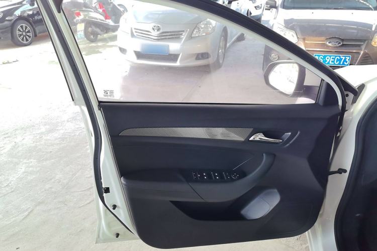 Used Roewe 360 2015 1.5L Automatic Luxury Edition
