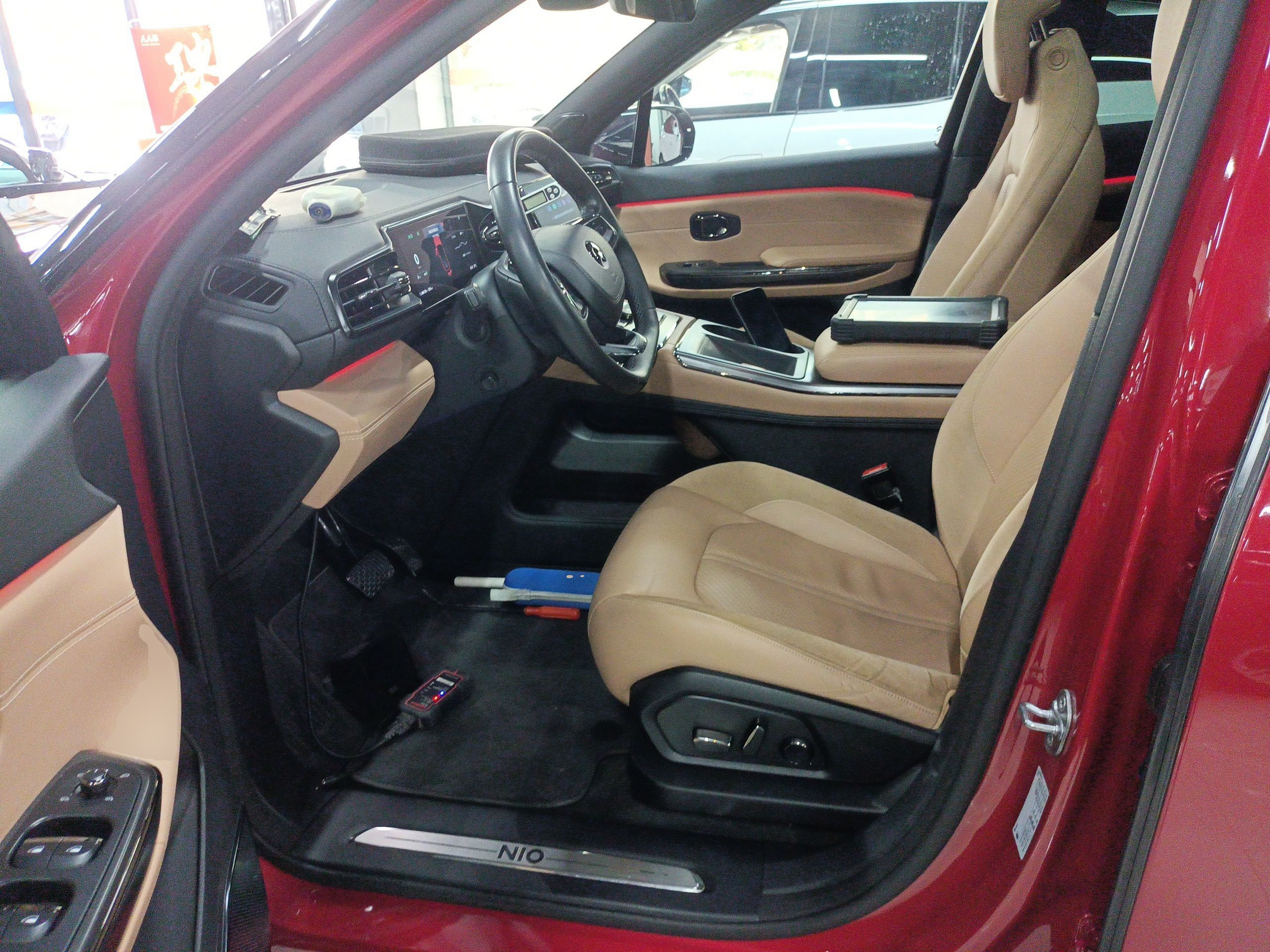 المقاعد الأمامية داخل السيارة