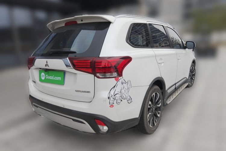 Used Mitsubishi Outlander 2019 2.0L Two-Wheel Drive Comfort Edition 5 Seats China V Standard