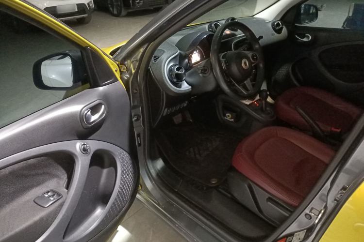 Used  forfour 2016 1.0L 52 kW Passion Edition
