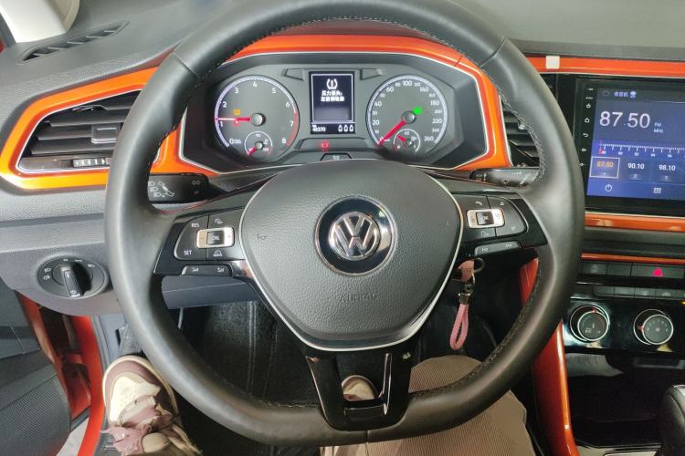 Used Volkswagen T-ROC 2018 280TSI DSG Two-Wheel Drive Advanced Version China V Emission Standard
