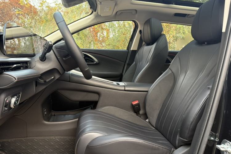 Used  Lingyun 2024 300T Two-Wheel Drive Starlight Edition