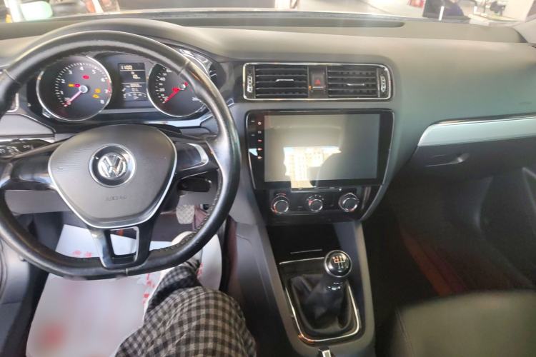 Used Volkswagen Sagitar 2015 1.6L Manual Comfort Model
