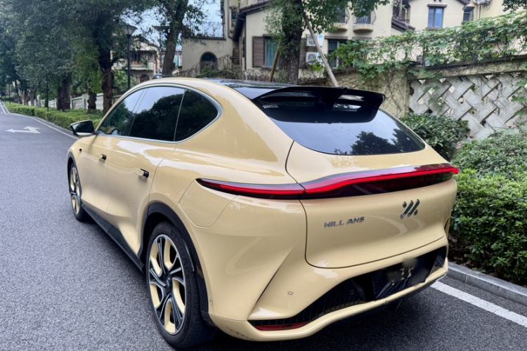 Used  LS7 2023 100kWh Pro All-Wheel-Drive Version
