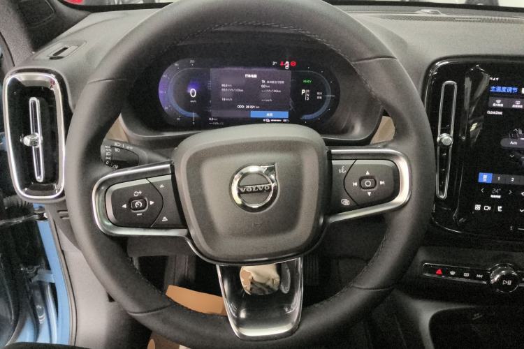 Used Volvo C40 2024 Long-Range PRO Version
