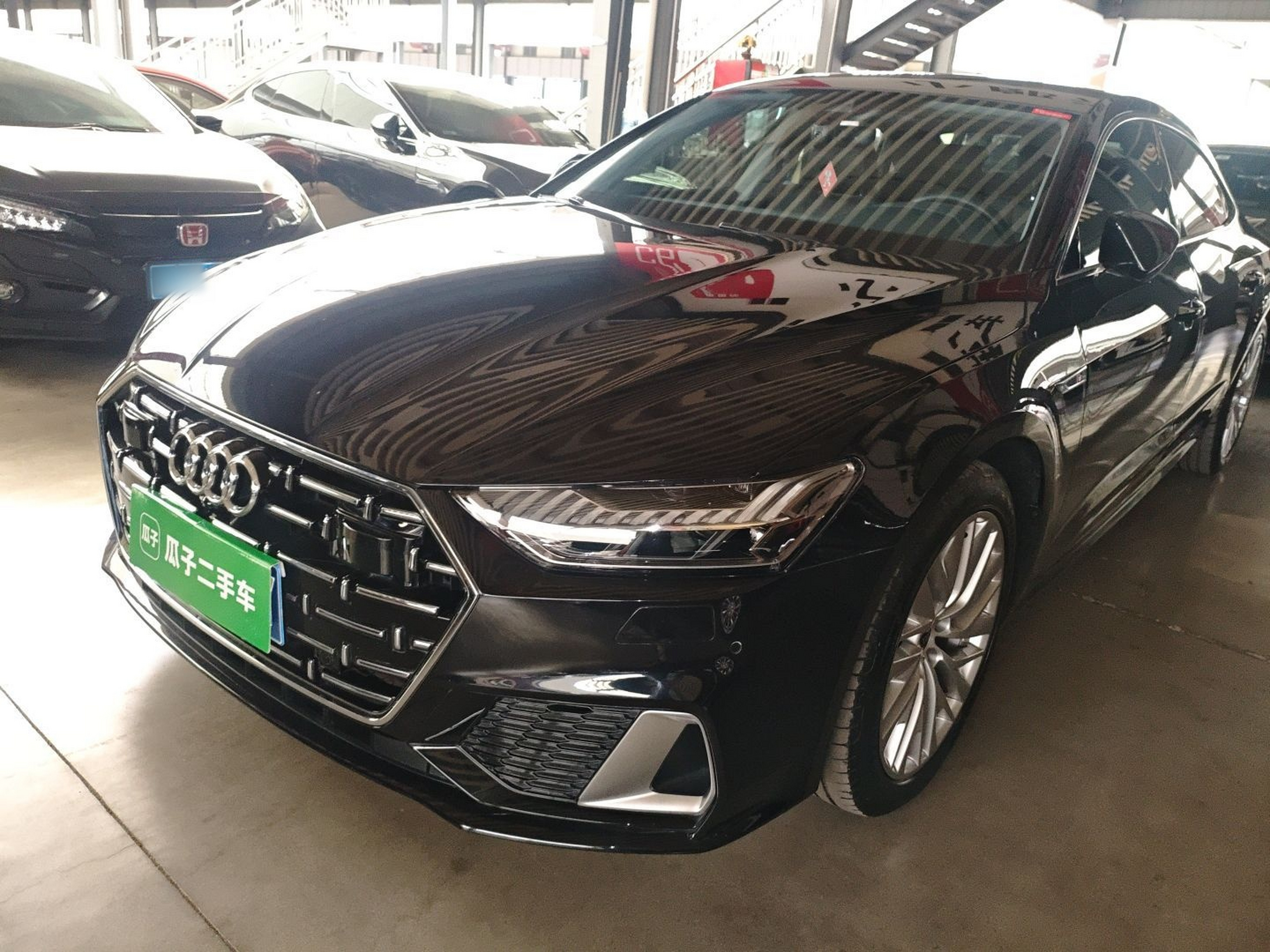 Под передней частью автомобиля