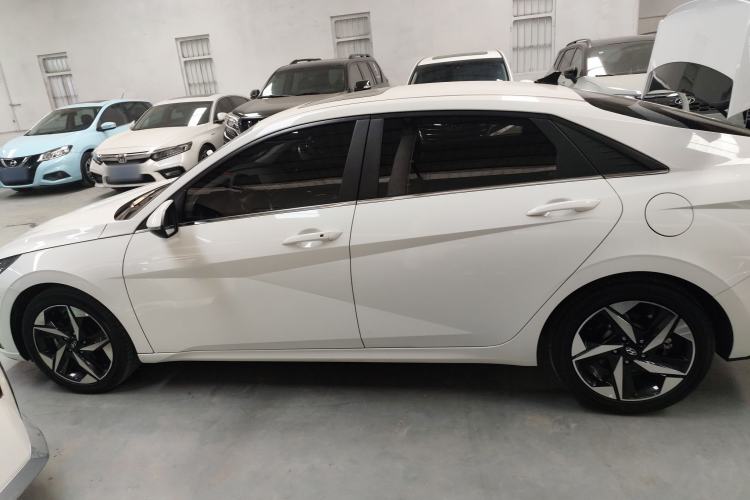 Used Hyundai Elantra 2022 1.5L CVT LUX Prestige Edition
