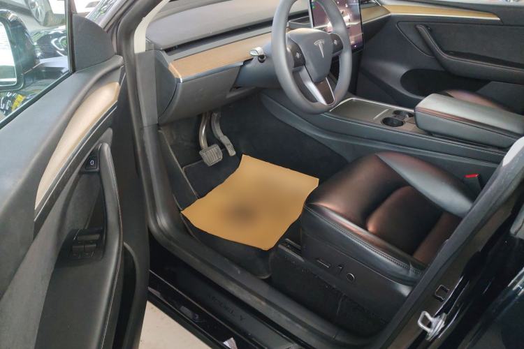 Used Tesla Model Y 2022 Long-Range All-Wheel-Drive Version
