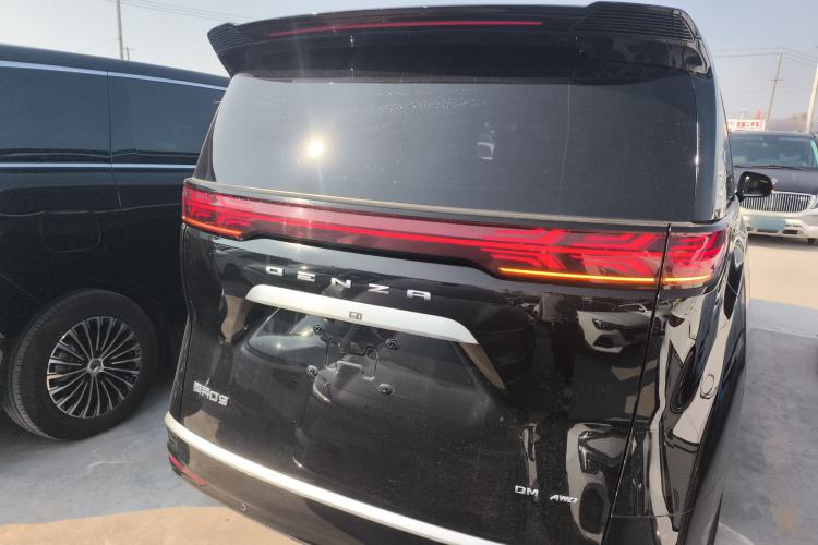 Used Denza D9 2022 DM-i 970 Four-Wheel Drive Flagship Model
