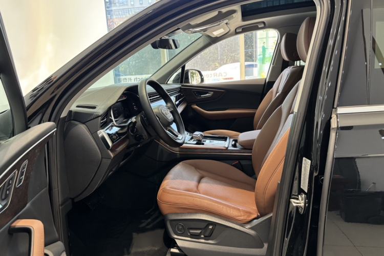 Used Audi Q7 2023 45 TFSI quattro S line Sport model
