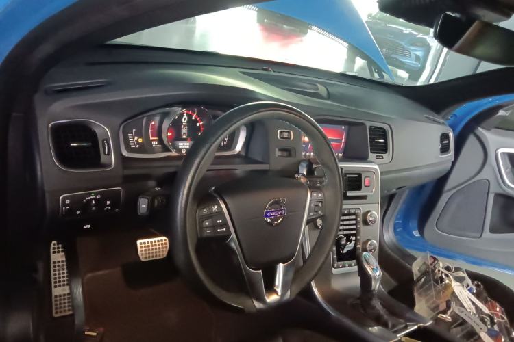 Used Volvo V60 2017 2.0T Polestar
