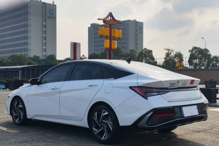 Used Hyundai Elantra 2023 1.5L CVT LUX Prestige Edition
