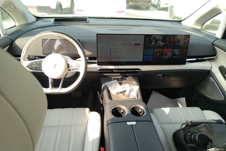 Used VOYAH Dream 2025 PHEV Four-Wheel-Drive Flagship Kunpeng Edition
