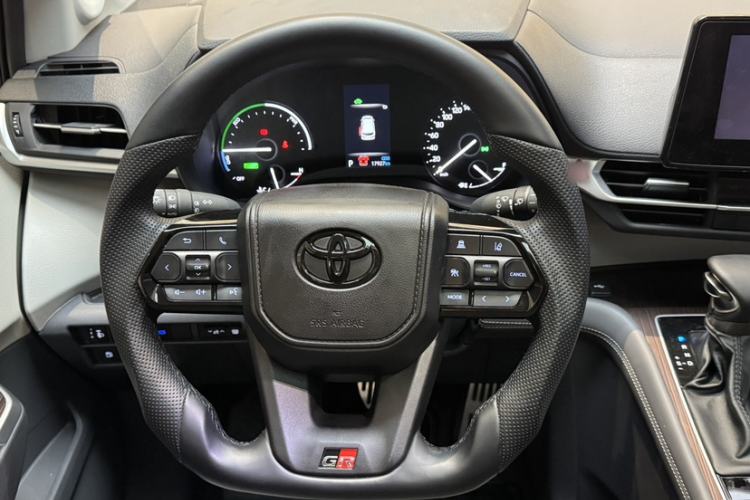 Used Toyota Granvia 2024 2.5L Hybrid Comfort Edition
