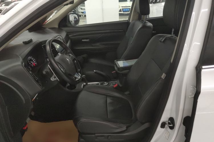 Used Mitsubishi Outlander 2016 2.4L 4x4 Luxury Edition 7-Seater