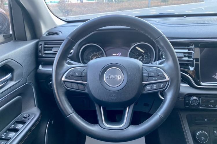 Used  Grand Commander 2018 2.0T Four-Wheel Drive Smart Enjoyment Version China V Emission Standard
