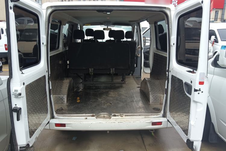 Used SAIC MAXUS Xintu V80 2023 2.0T Manual Classic Aoyuntong Short Wheelbase Ultra-Low Roof 5/6-Seater