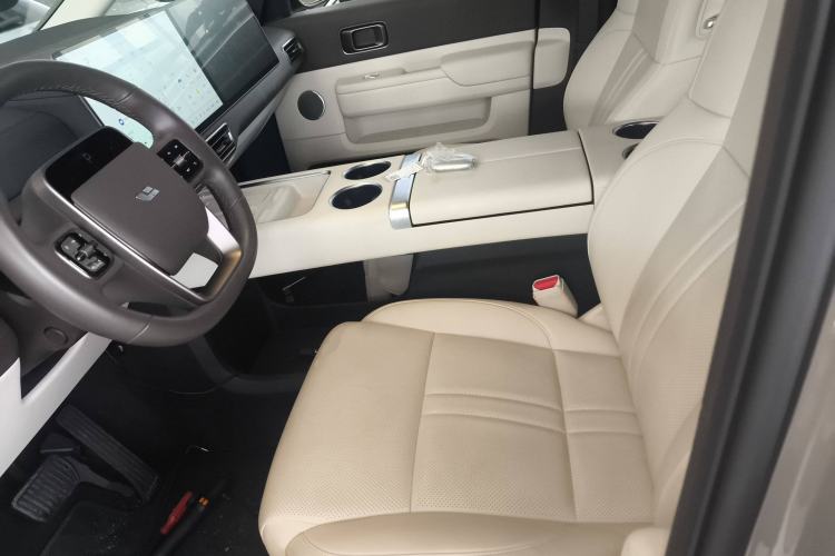 Used Li Auto MEGA 2024 Ultra Model
