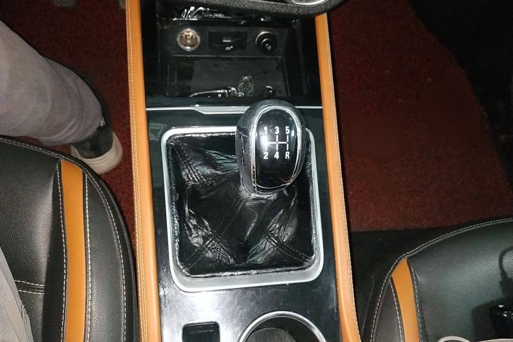 Used Zotye T300 2017 1.5L Manual Luxury Edition Two-Tone
