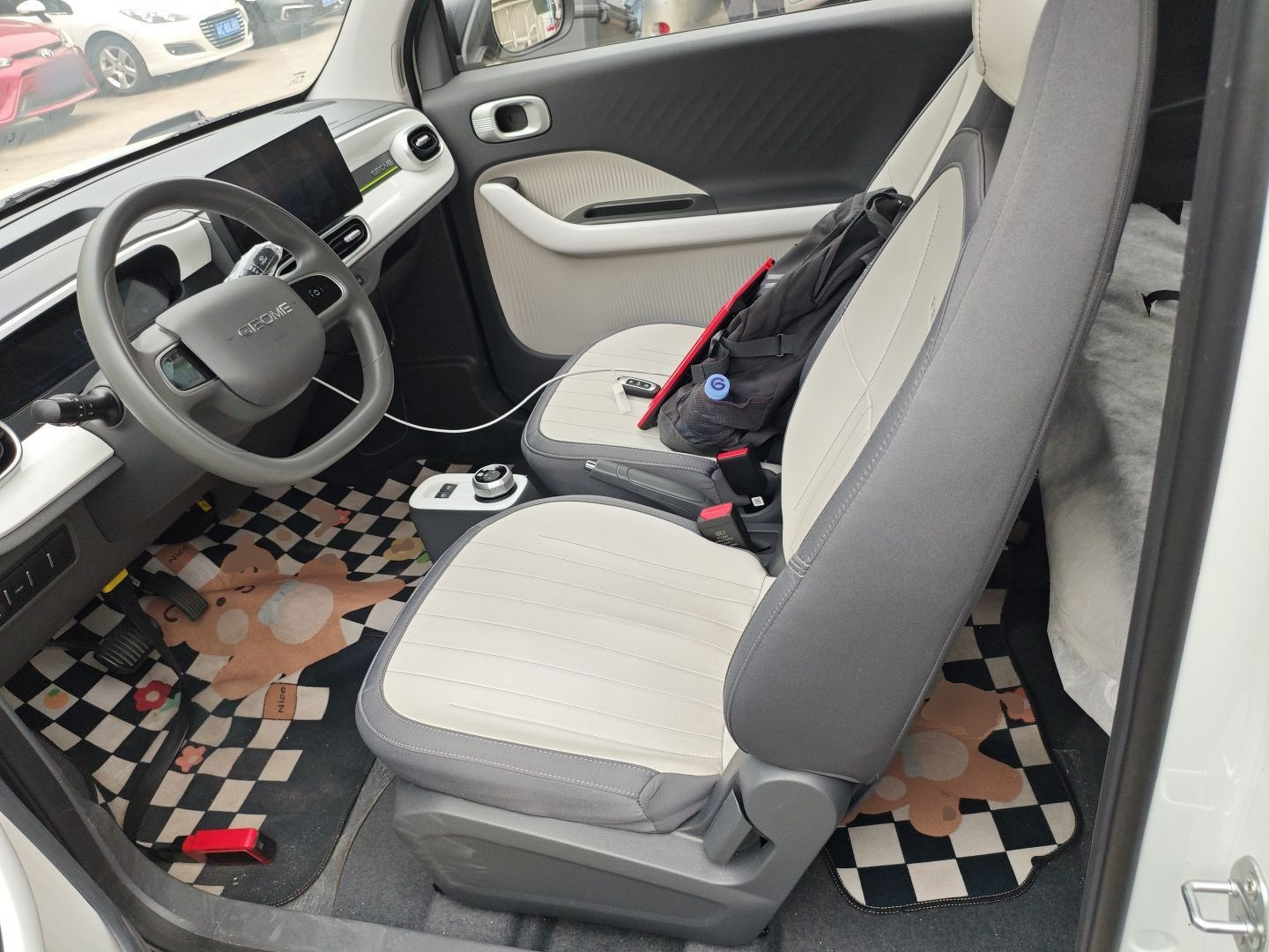 Переднее сиденье в автомобиле