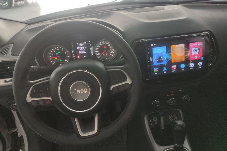 Used  Compass 2017 200T Automatic Enjoyment Version
