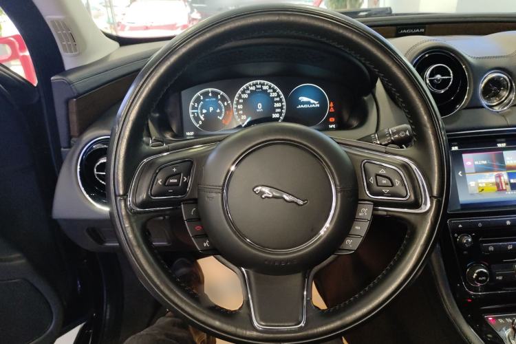 Used Jaguar XJ 2016 XJL 2.0T Two-Wheel-Drive Elegant Business Edition
