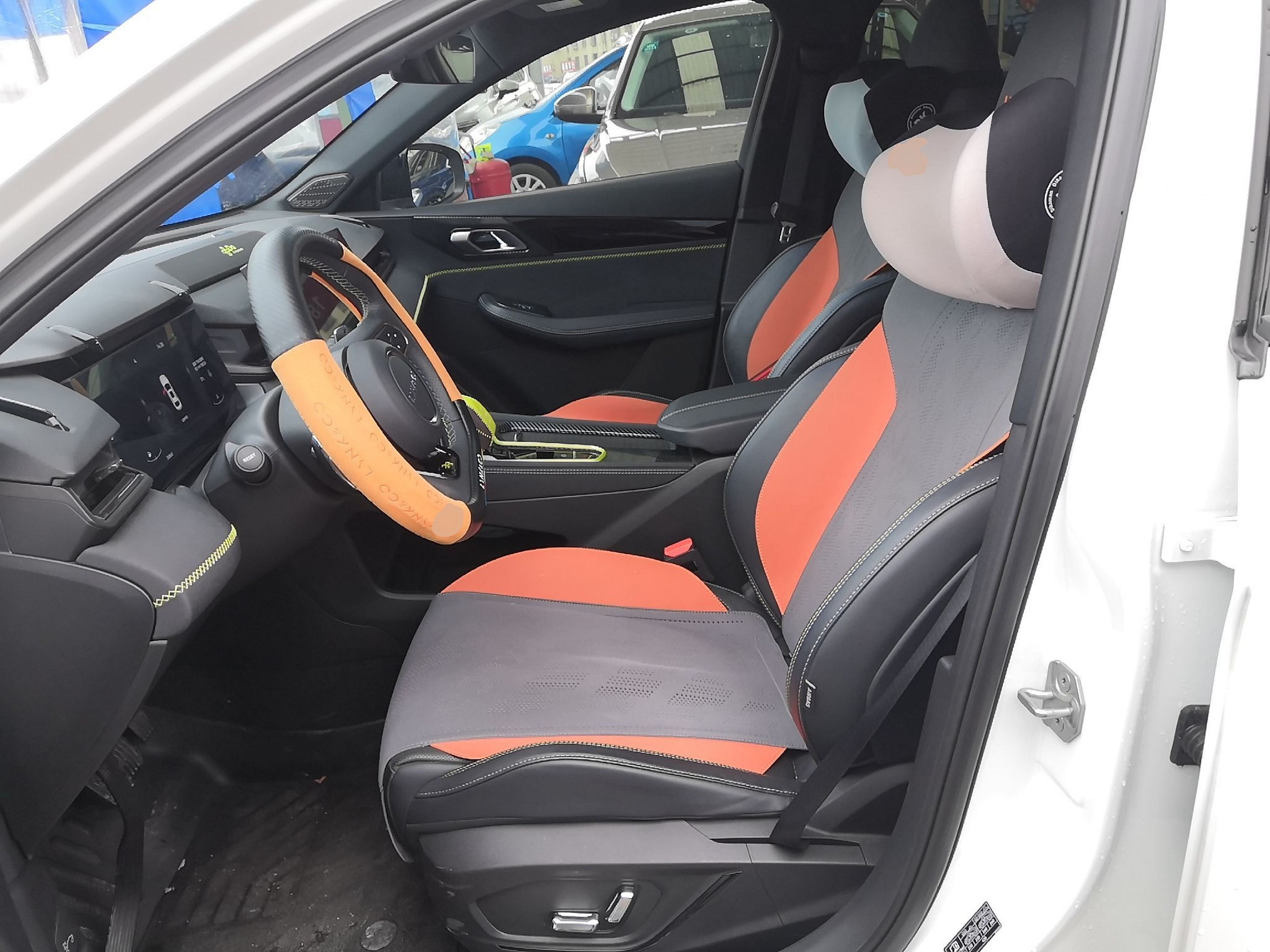 Переднее сиденье в автомобиле