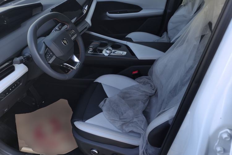 Used Changan UNI-V iDD 2024 Blue Whale Smart Electric iDD 136km Luxury Model
