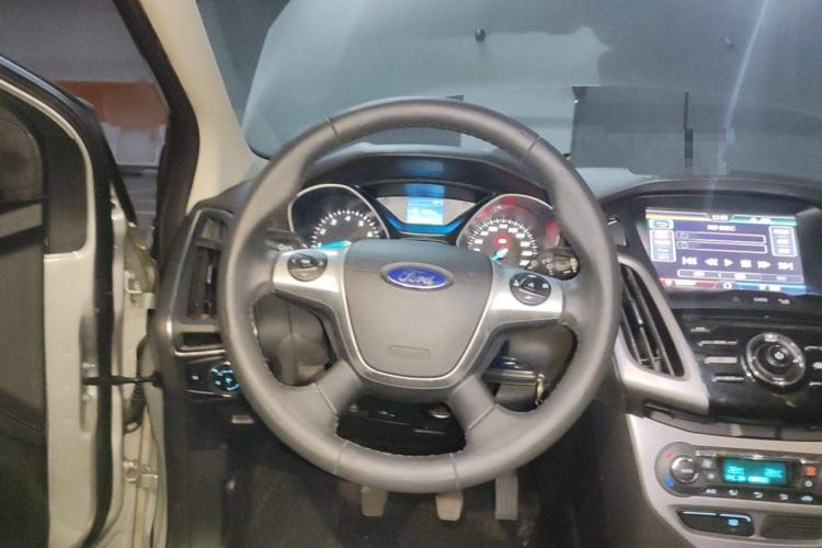 Used Ford Focus 2012 Sedan 1.6L Manual Fashion Edition
