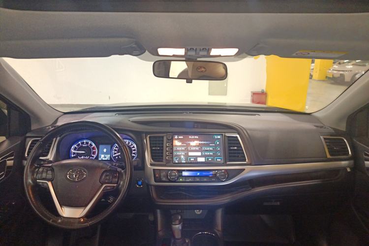 Used Toyota Highlander 2015 2.0T Two-Wheel Drive Luxury Edition 7 Seats