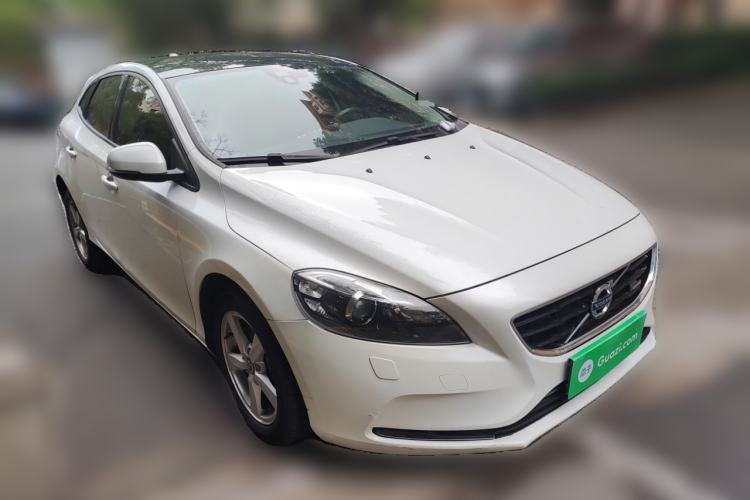 Used Volvo V40 2017 T3 Smart Edition
