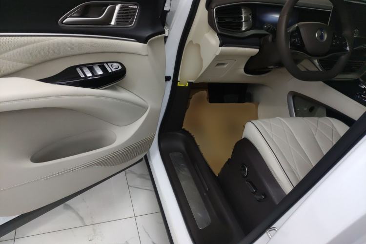 Used Denza D9 2024 DM-i 980 Four-Wheel Drive Prestige Model
