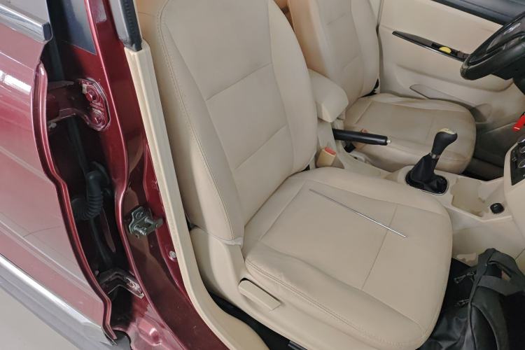 Used Dongfeng Fengon 370 2016 1.5L Manual Standard Edition SFG15-05 7 Seats