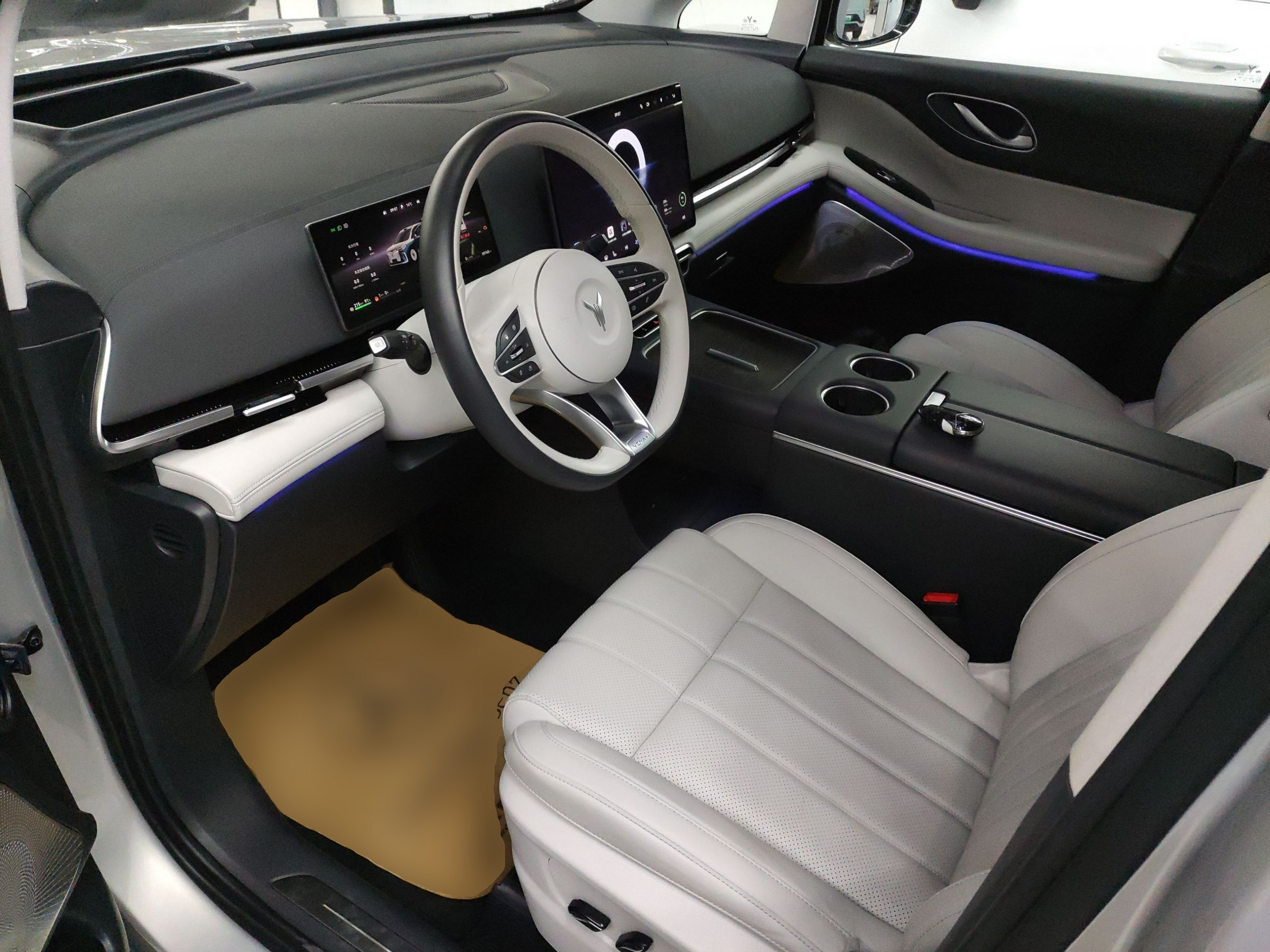 المقاعد الأمامية داخل السيارة